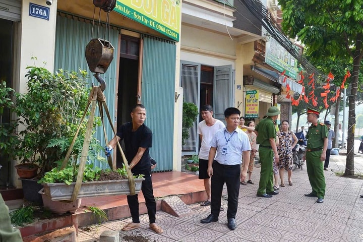 Phường Tùng Thiện quyết liệt lập lại trật tự đô thị
