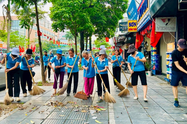 Phường Hoàng Mai gần 5.000 người ra quân vì Thủ đô xanh - sạch - đẹp