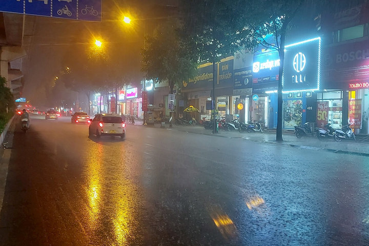 Đêm 8-6, Hà Nội có mưa rào, trời chuyển mát