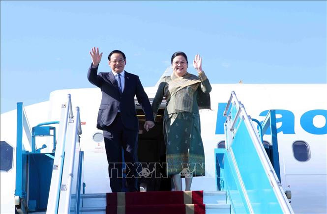 Thủ tướng Lào Sonexay Siphandone đến Hà Nội, bắt đầu thăm chính thức Việt Nam và dự AFF 2026