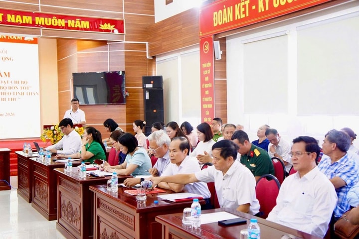 Nâng chất lượng sinh hoạt bằng mô hình “Chi bộ bốn tốt” ở Phú Thượng