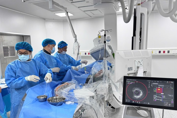 Bệnh viện Hà Đông lần đầu áp dụng công nghệ IVUS-NIRS cứu sống bệnh nhân tổn thương động mạch vành