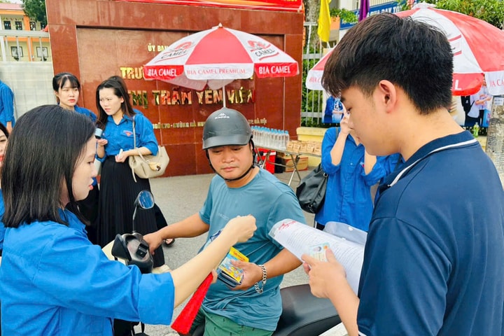 Điểm chờ nghĩa tình tiếp sức thí sinh vượt "vũ môn"