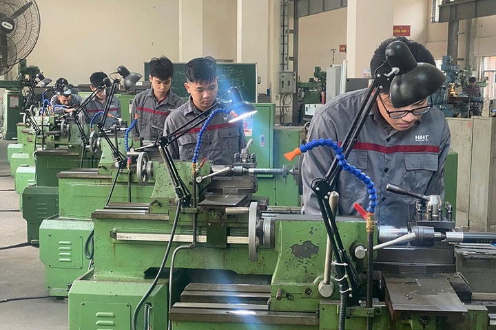 Thu hẹp khoảng cách cung - cầu nhân lực chất lượng cao