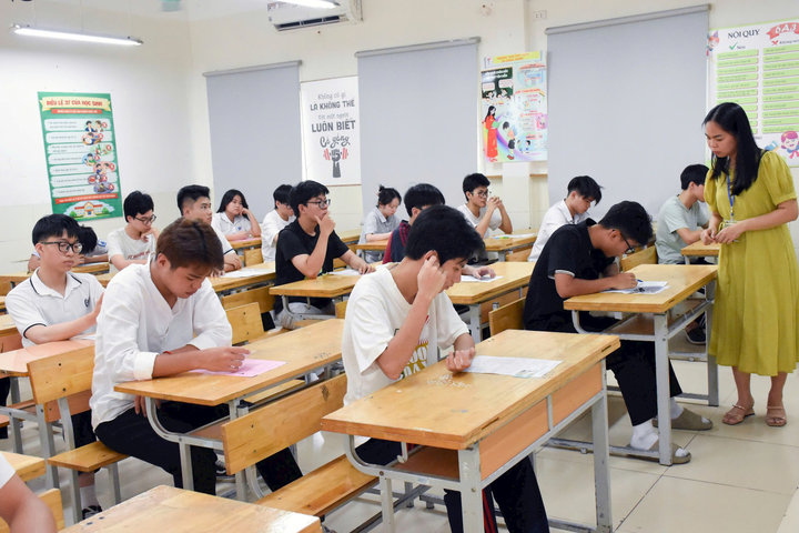 Ngày đầu kỳ thi tốt nghiệp THPT năm 2026: Đồng hành cùng thí sinh, đề ngữ văn gây ấn tượng