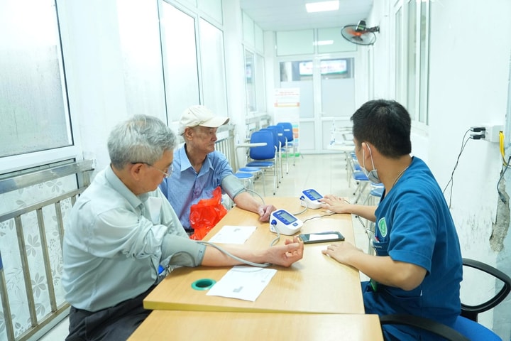 Xã Gia Lâm khám, chăm sóc sức khỏe cho các đối tượng chính sách