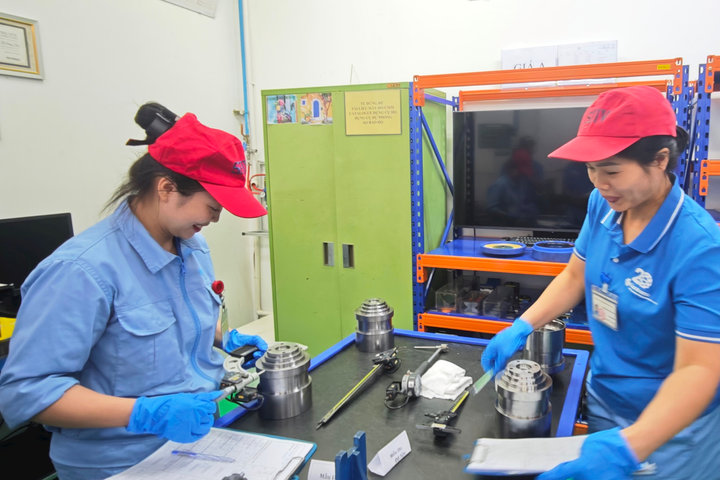 Bàn điều chỉnh lương tối thiểu: Người lao động chờ tin vui về thu nhập