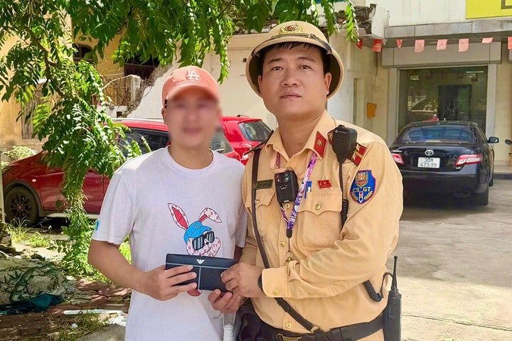 Hà Nội: Nhận lại gần 30 triệu đồng đánh rơi, người dân viết thư cảm ơn cảnh sát giao thông