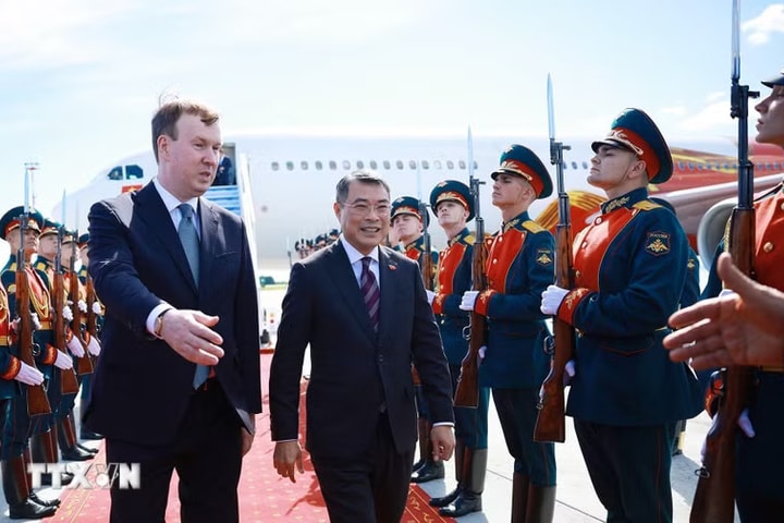 Thủ tướng Lê Minh Hưng đến Kazan dự Hội nghị Cấp cao kỷ niệm 35 năm quan hệ ASEAN - Nga