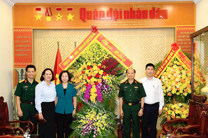 Chủ tịch Ủy ban MTTQ Việt Nam TP Hà Nội thăm, chúc mừng các cơ quan báo chí nhân Ngày Báo chí Cách mạng Việt Nam