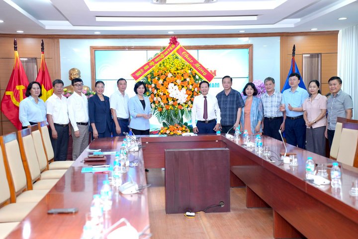 Chủ tịch HĐND TP Hà Nội Phùng Thị Hồng Hà thăm, chúc mừng Đài Tiếng nói Việt Nam