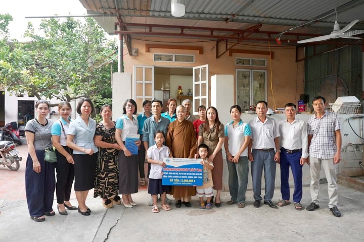 Mang yêu thương đến với trẻ em nghèo