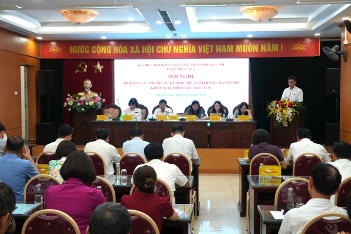 Đại biểu HĐND thành phố Hà Nội - Đơn vị bầu cử số 3 tiếp xúc cử tri trước kỳ họp
