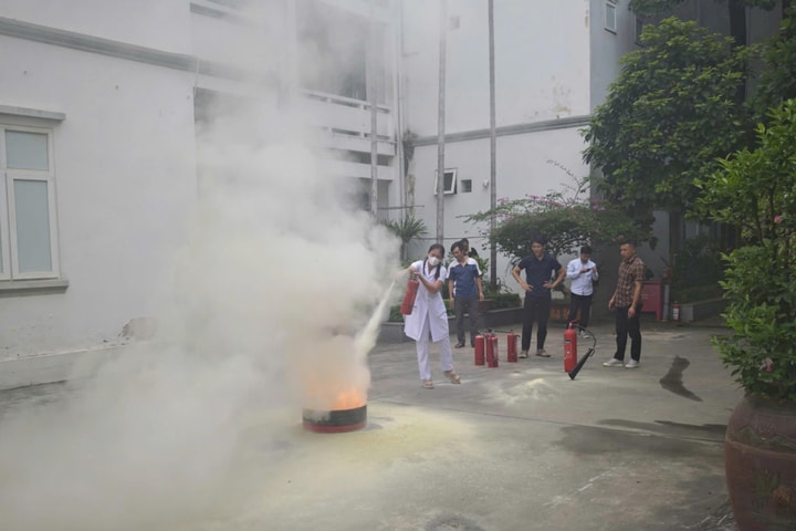 Tuyên truyền, tập huấn kỹ năng phòng cháy cho nhân viên y tế
