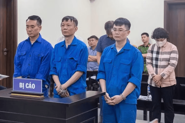 Nhận tiền “bảo kê” công trình xây dựng trái phép, loạt cựu cán bộ lĩnh án