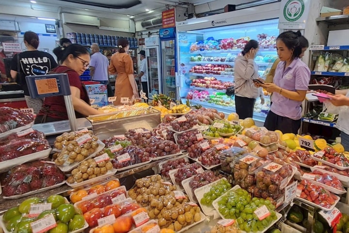 Chợ Hà Nội nhộn nhịp trong ngày Tết Đoan Ngọ
