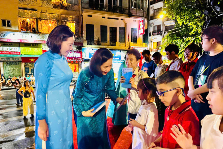 Hà Nội: Đặc sắc đêm nghệ thuật chào mừng thành công Đại hội Phụ nữ toàn quốc