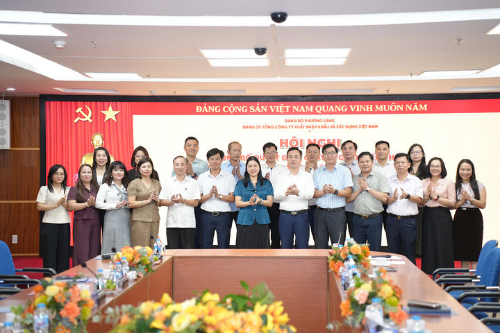 Phường Láng: T iếp nhận tổ chức Đảng và đảng viên Tổng công ty Đầu tư nước và Môi trường Việt Nam