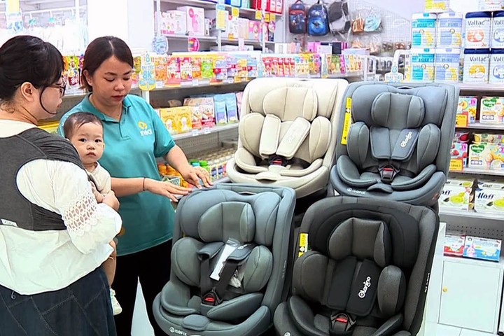 Thị trường ghế ô tô trẻ em trước ngày quy định bắt buộc có hiệu lực: Vừa mừng vừa lo