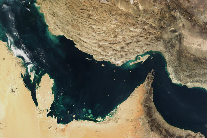 Eo biển Hormuz dần phục hồi, Oman mở thêm tuyến lưu thông miễn phí