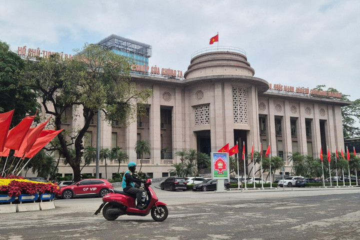 Nới trần vốn ngắn hạn cho vay trung, dài hạn: Ngành nào được hưởng lợi?