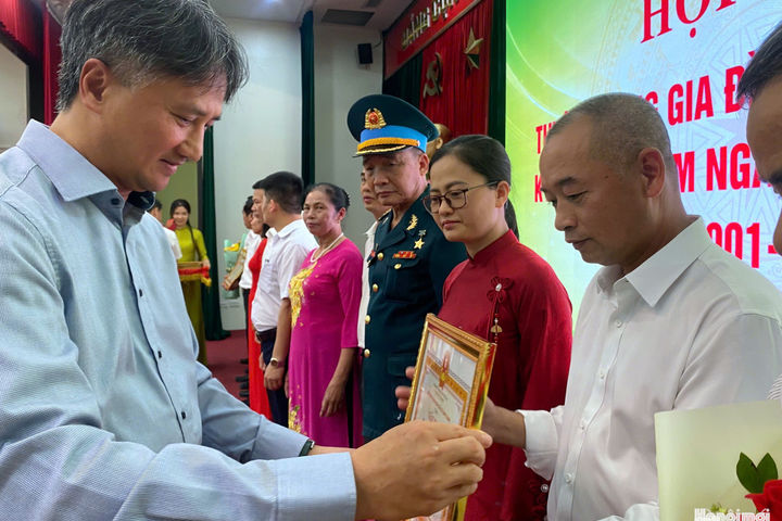 Xã Vĩnh Thanh tuyên dương 47 gia đình văn hóa tiêu biểu năm 2026