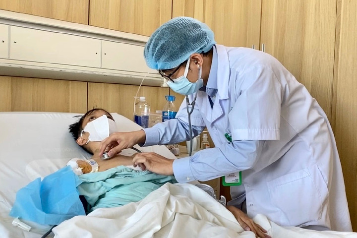 Hai anh chị mất vì bệnh hiếm, em trai được hồi sinh nhờ ghép gan