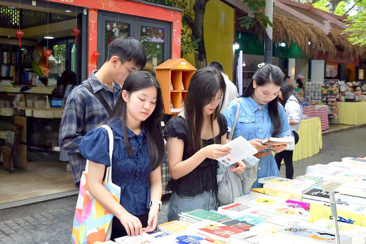 Dòng sách khoa học hiện đại: Đồng hành cùng người trẻ làm chủ tương lai