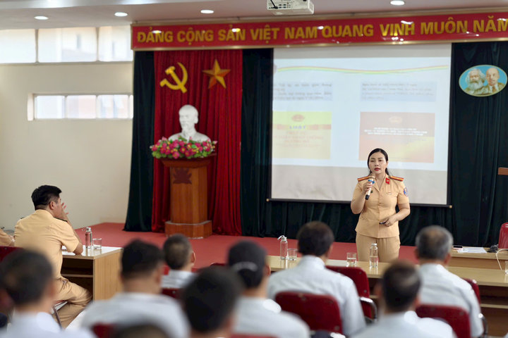 Hà Nội bồi dưỡng pháp luật và kỹ năng an toàn cho các lái xe buýt