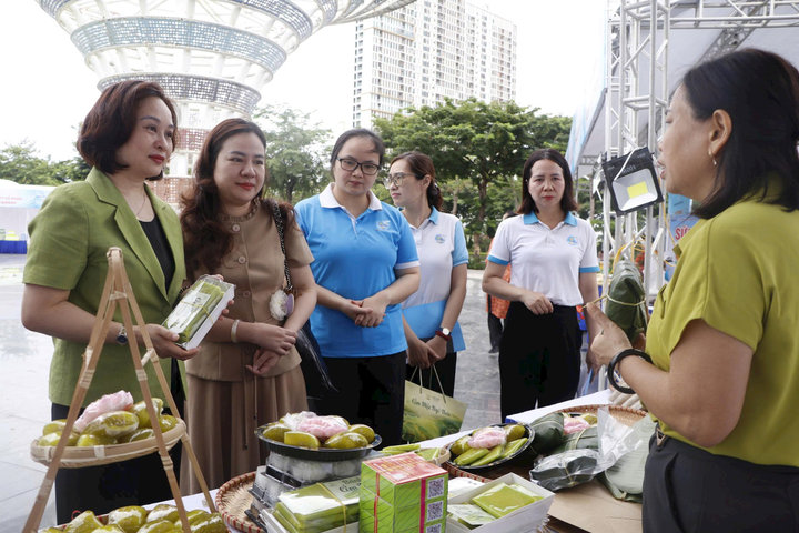 Phụ nữ Thủ đô đẩy mạnh tiêu dùng số và nâng tầm giá trị hàng Việt