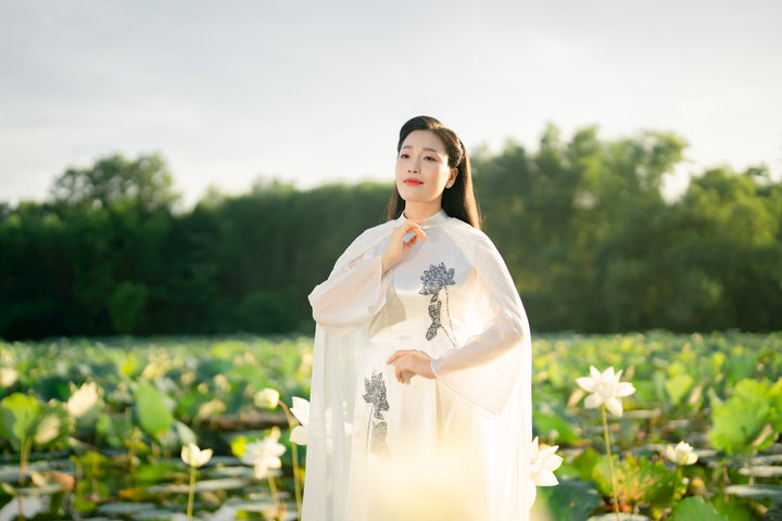 Sao mai Huyền Trang ca ngợi vẻ đẹp người phụ nữ Việt Nam trong MV mới