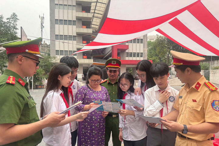 Công an phường Tây Hồ triển khai hiệu quả mô hình tuyên truyền “3 nhất” về an toàn giao thông