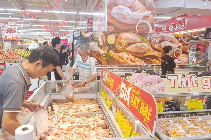 Siêu thị đồng loạt khuyến mại, thêm cơ hội cho doanh nghiệp quảng bá tiêu thụ sản phẩm