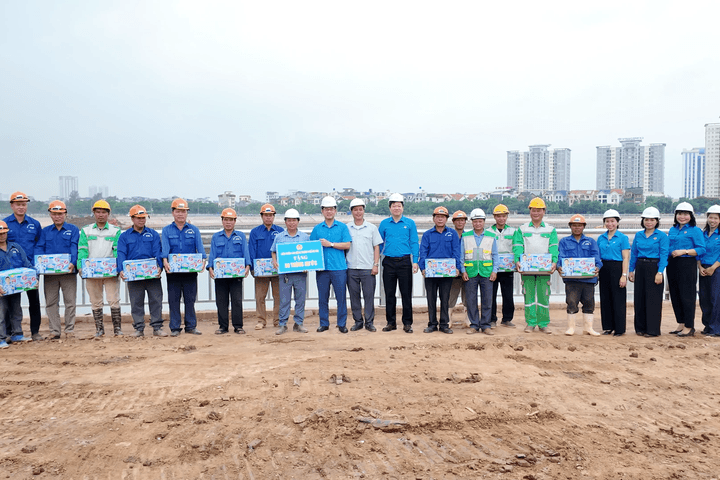 Liên đoàn Lao động thành phố Hà Nội tiếp sức người lao động tại công trình chống ngập khẩn cấp Đồng Bông 2