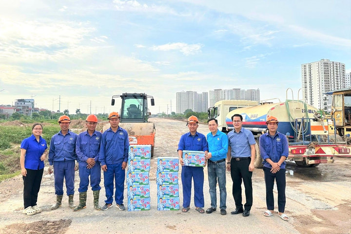 Công đoàn phường Yên Nghĩa tiếp sức người lao động tại công trình trọng điểm