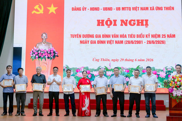 Ứng Thiên biểu dương 42 gia đình văn hóa tiêu biểu