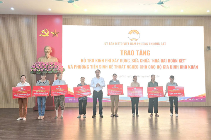 Thượng Cát trao hỗ trợ xây dựng "Nhà Đại đoàn kết” và phương tiện sinh kế cho 23 hộ gia đình