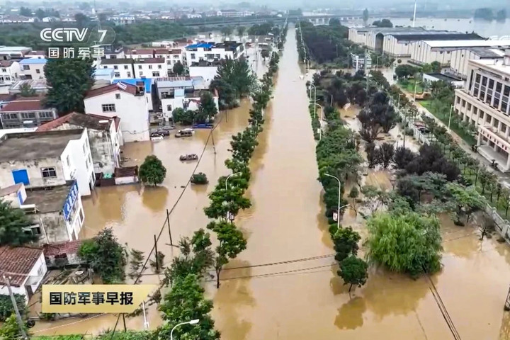Trung Quốc tăng cường năng lực ứng phó trước nguy cơ lũ lụt, nắng nóng cực đoan