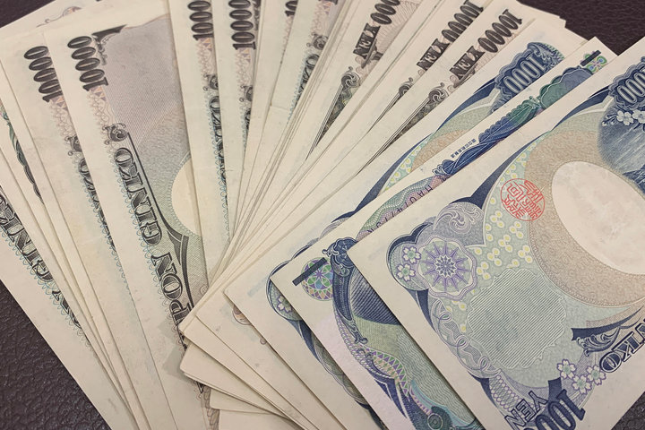 Đồng yên rơi xuống mức thấp nhất gần 39 năm so với USD
