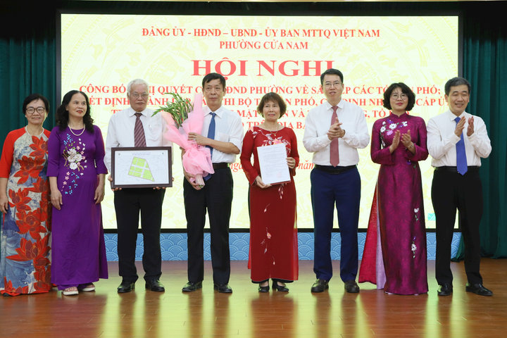 Phường Cửa Nam công bố 16 tổ dân phố, chi bộ tổ dân phố sau sắp xếp