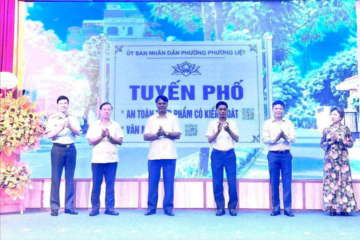 Phường Phương Liệt ra mắt “Tuyến phố an toàn thực phẩm có kiểm soát” tại phố Lê Trọng Tấn