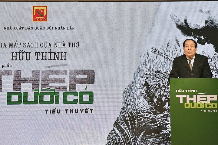 Nhà thơ Hữu Thỉnh “dốc” hết tình cảm 13 năm sống trong Binh chủng Tăng- Thiết giáp vào tiểu thuyết đầu tay