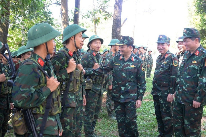 Nâng cao chất lượng huấn luyện, xây dựng lực lượng vũ trang Thủ đô “tinh, gọn, mạnh”