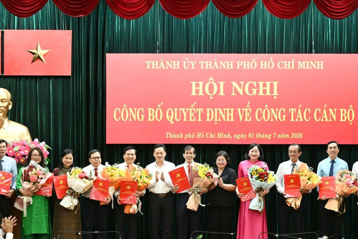 Trao quyết định nhân sự Báo Sài Gòn Giải Phóng, Báo điện tử Tuổi Trẻ, Đài Phát thanh và Truyền hình TP Hồ Chí Minh