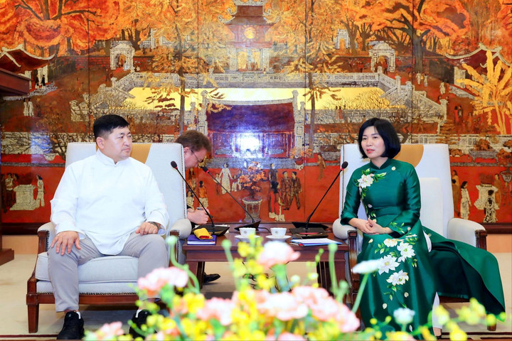 Chủ tịch HĐND TP Hà Nội tiếp đoàn giáo viên Trường Liên cấp số 14 mang tên Chủ tịch Hồ Chí Minh tại Ulaanbaatar (Mông Cổ)