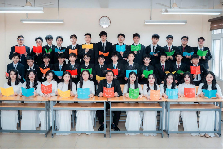 Hà Nội: Lớp học đặc biệt và "cơn mưa" thành tích tại mùa tuyển sinh 2026