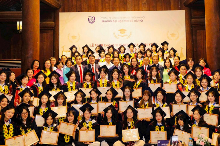 Trường Đại học Thủ đô Hà Nội vinh danh 80 sinh viên tốt nghiệp xuất sắc