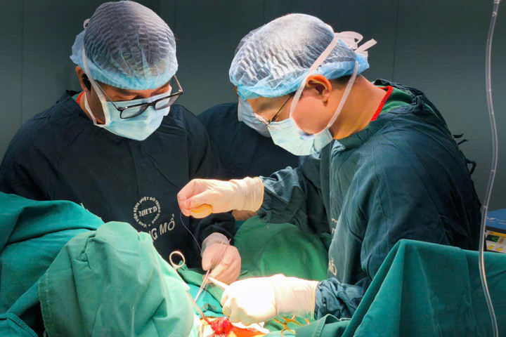 Nguy kịch vì tự ý nặn mụn nhọt