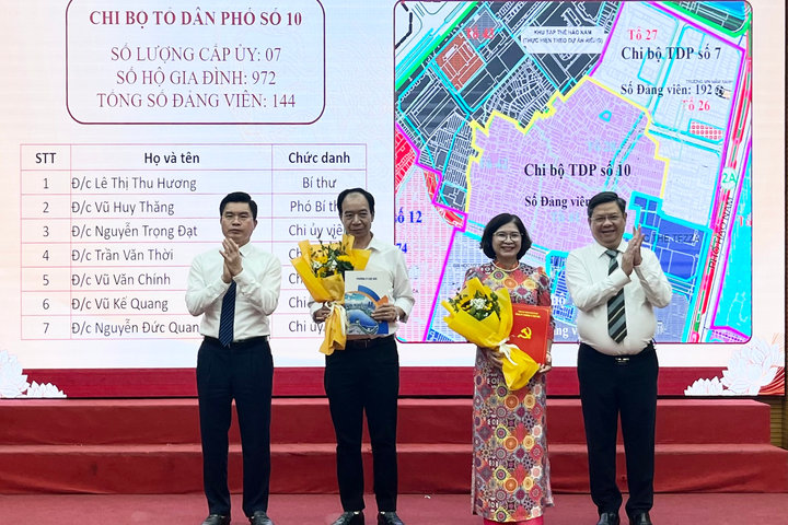 Phường Ô Chợ Dừa công bố các quyết định sắp xếp tổ dân phố, Chi bộ tổ dân phố