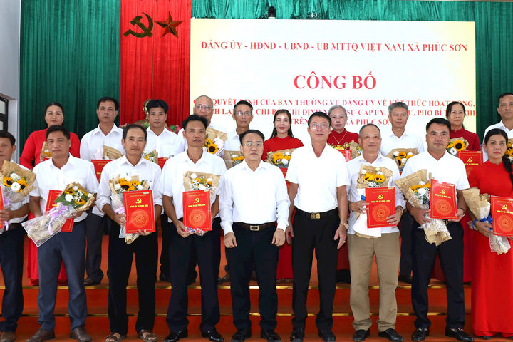 Phúc Sơn kiện toàn cán bộ 17 thôn sau sắp xếp